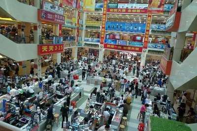 山寨機(jī)的“百貨商店” 那些年，我們手中無所不能的“萬能手機(jī)”